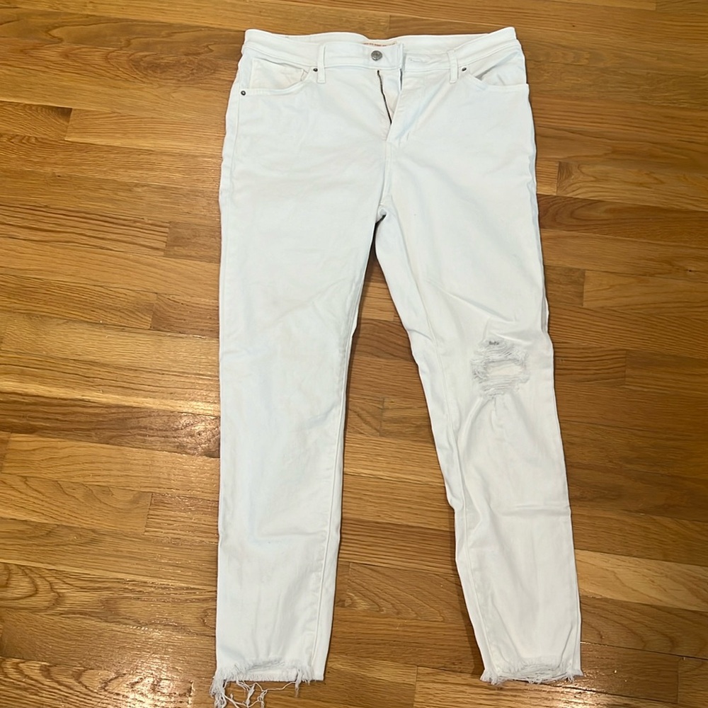 Levi’s 721 high rise skinny ankle. Great condition.